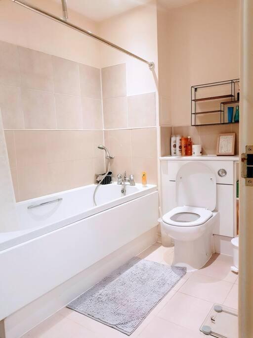 Central Spacious And Secure With A Double Bed Edgware Екстериор снимка