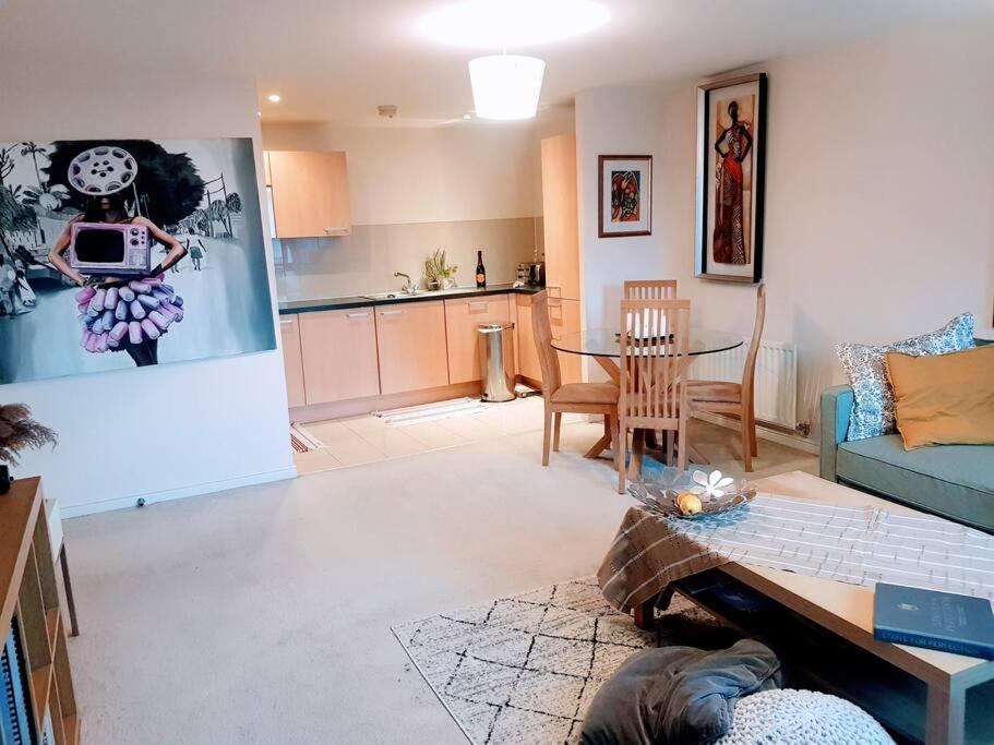 Central Spacious And Secure With A Double Bed Edgware Екстериор снимка